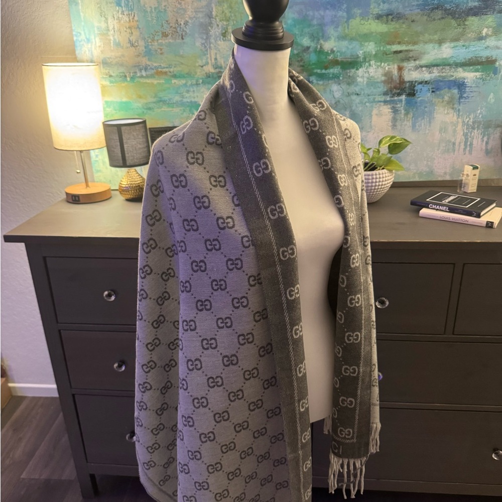 Gucci Light Gray GG Patterned Scarf - Picture 3 of 10